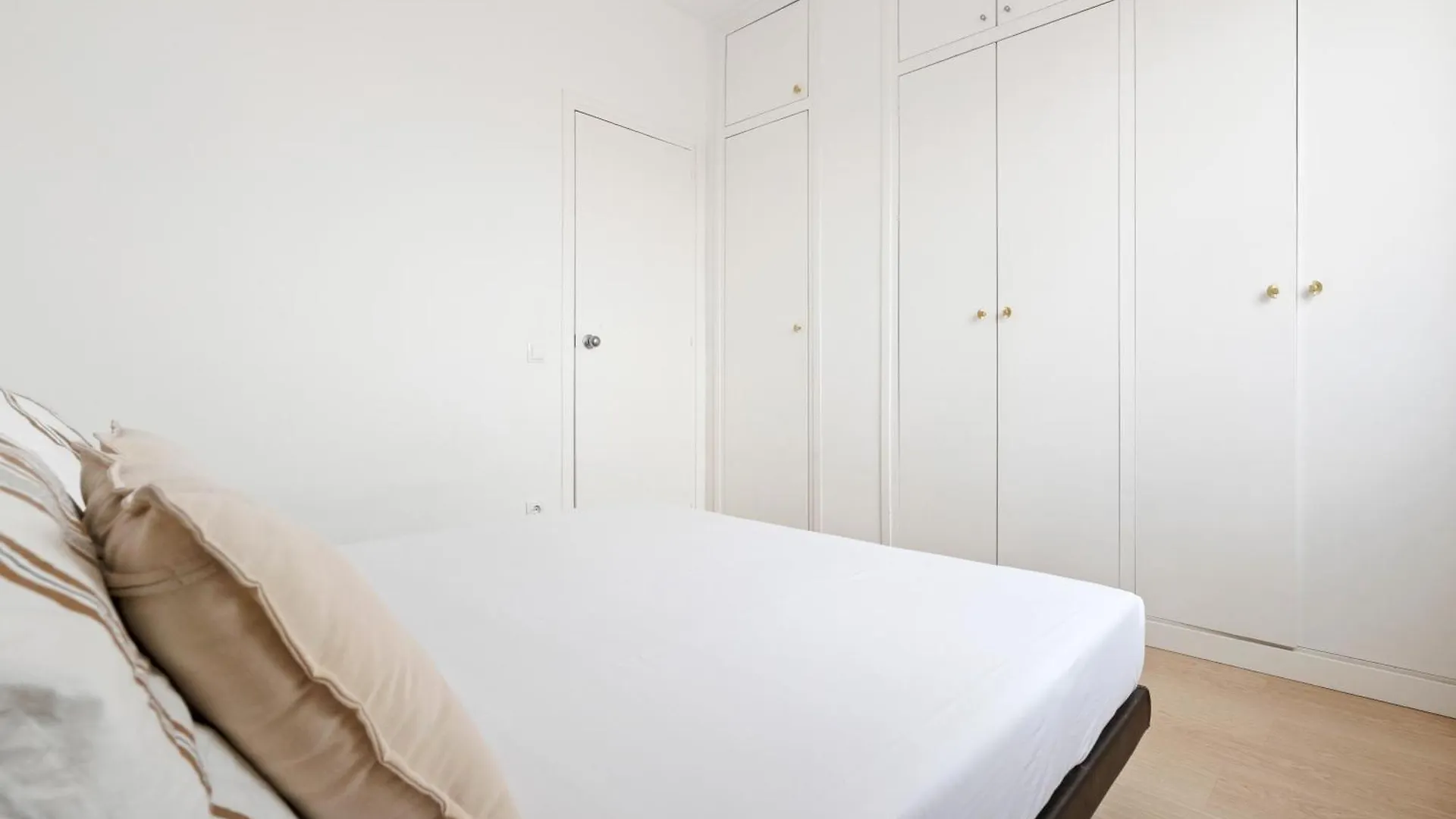 Flateli Calabria Apartment Barcelona