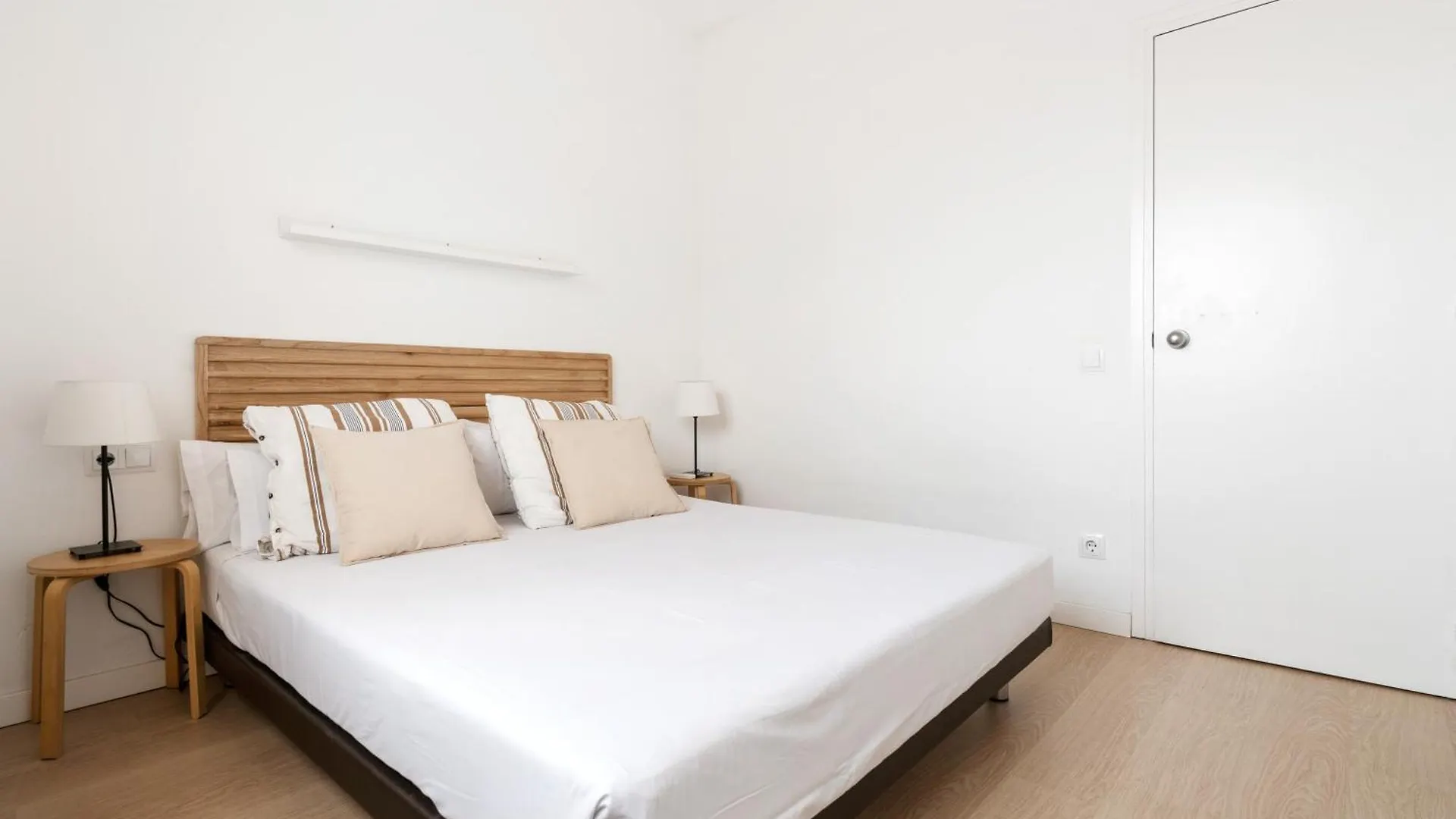 Flateli Calabria Apartment Barcelona