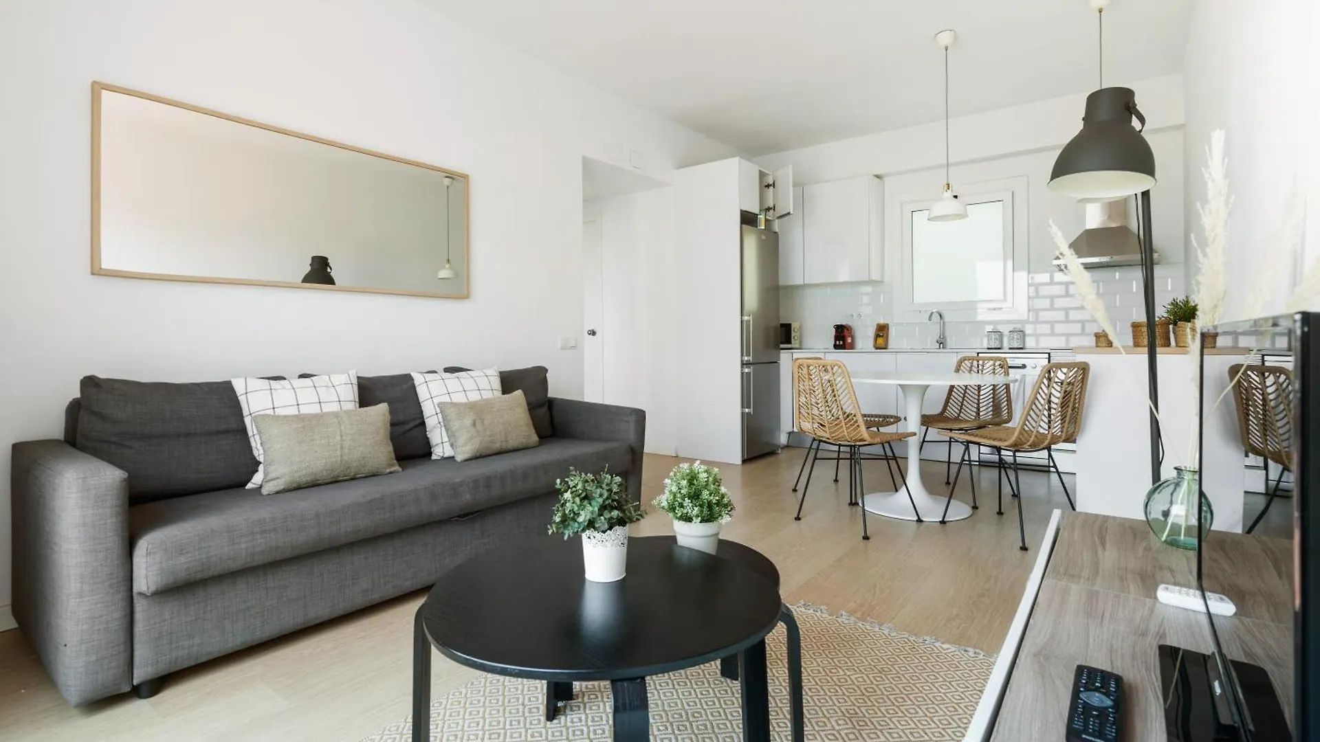 Flateli Calabria Apartment Barcelona