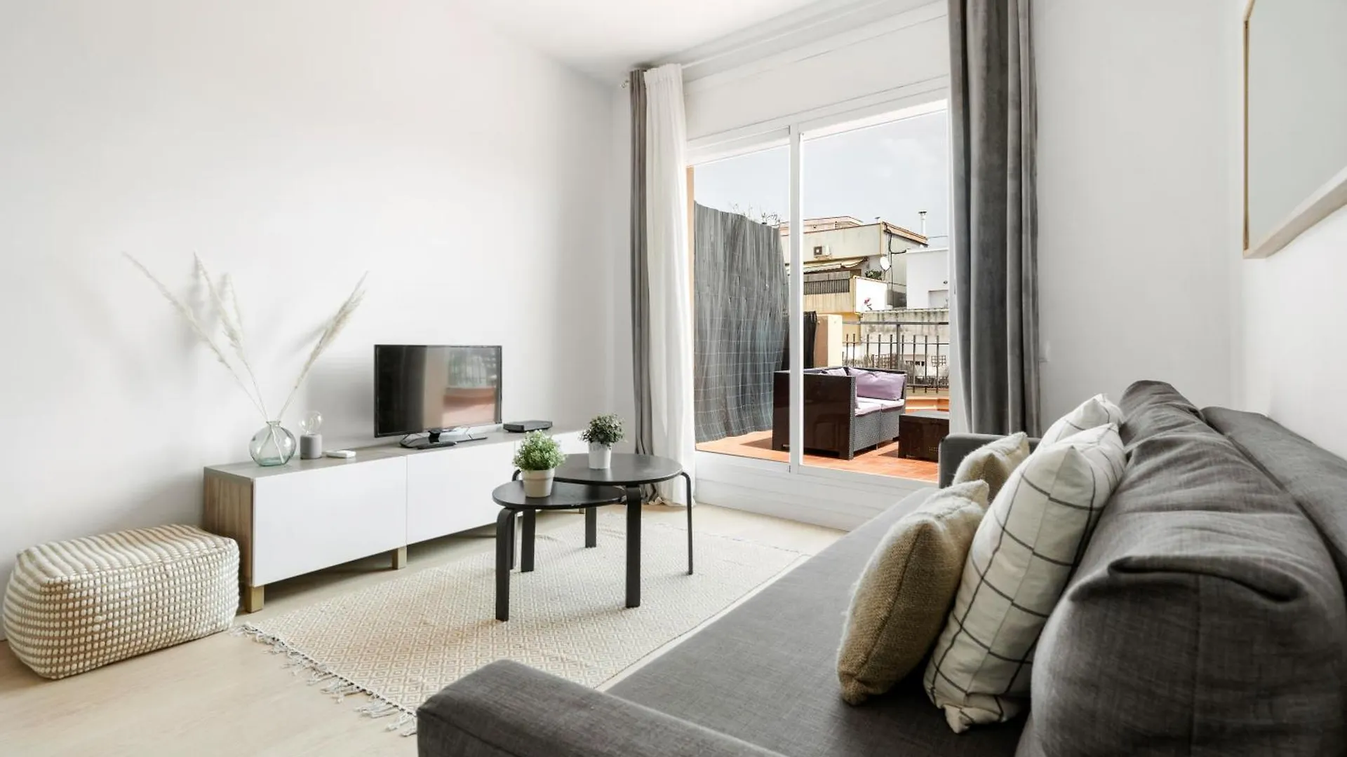 Flateli Calabria Apartment Barcelona Spain