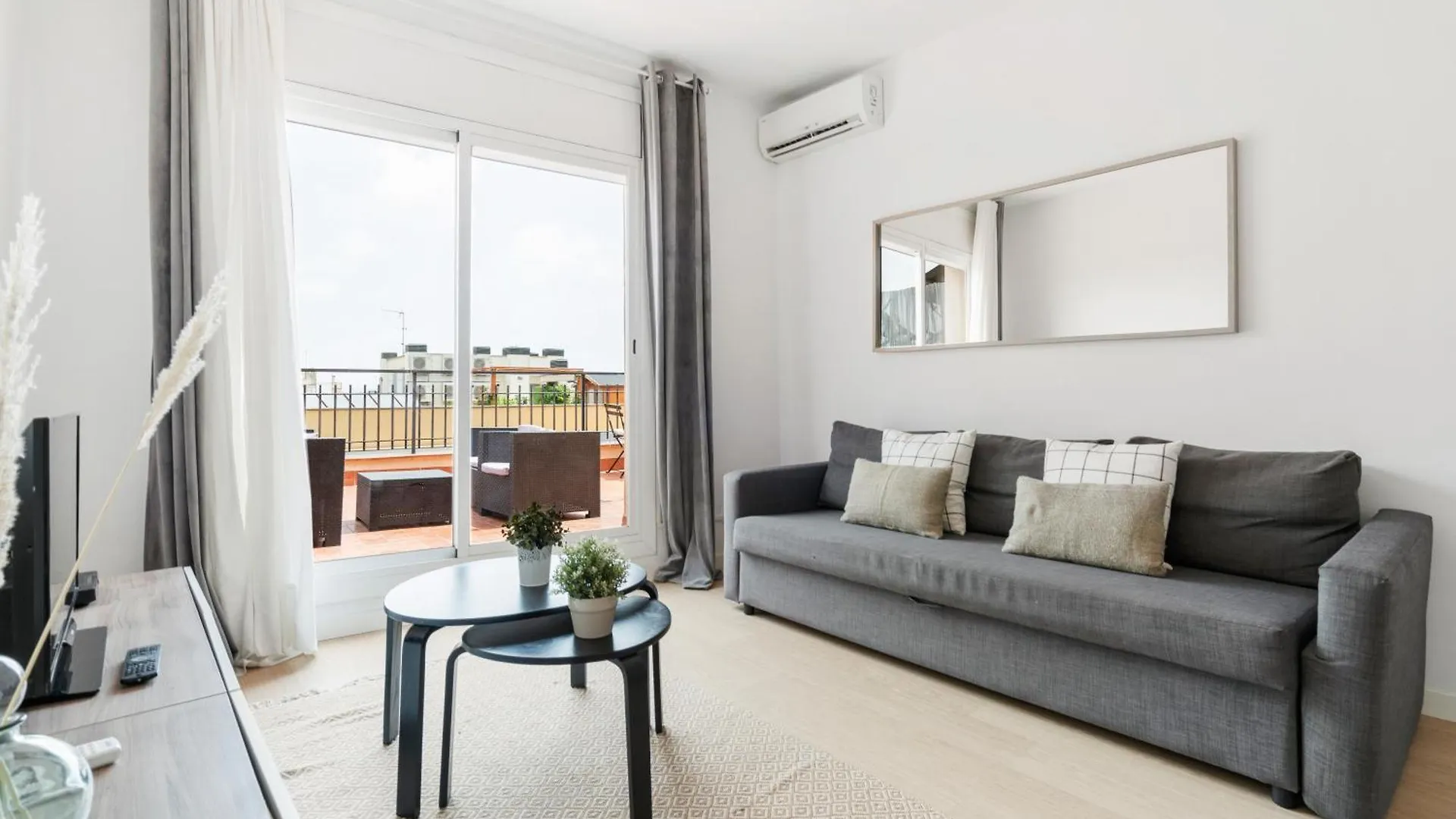 Flateli Calabria Apartment Barcelona 0*,  Spain